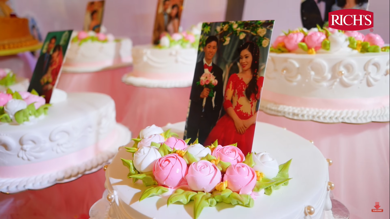 Rich’s and Vu Phuc Baking contributed wedding cakes to the mass wedding of the Mekong Delta region.